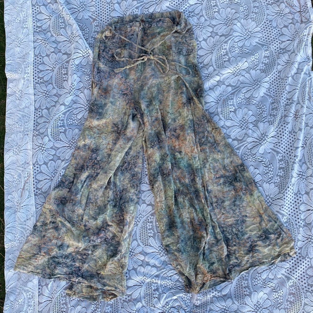 Flowy boho pants with slit